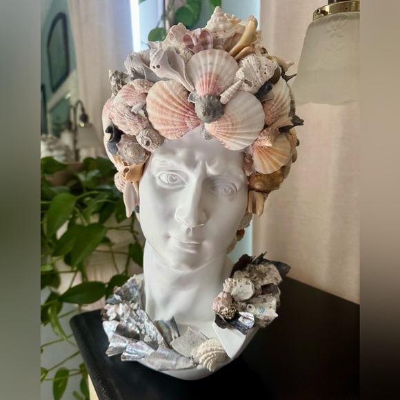 Siren’s Lover Seashell Bust🐚